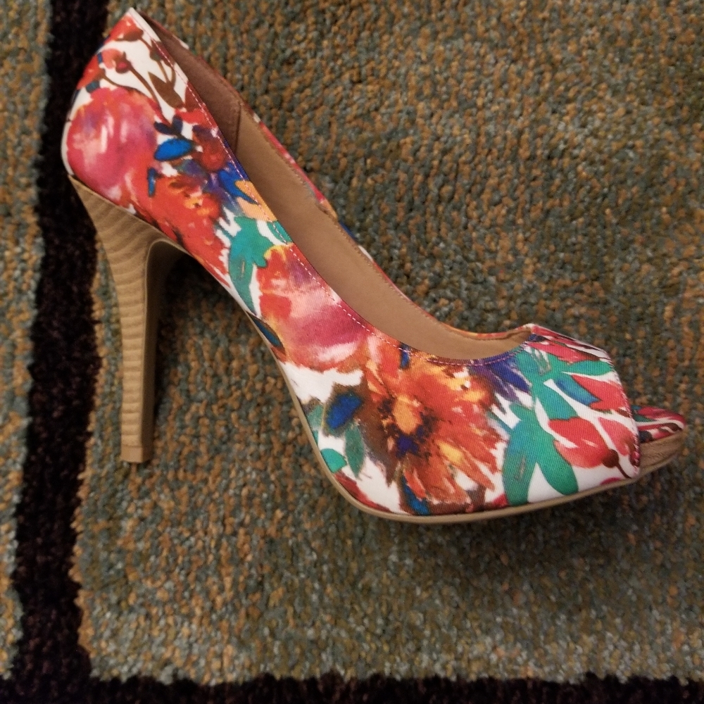Christian Siriano (For Payless) Floral Heel - Size 8W - 4" Heel